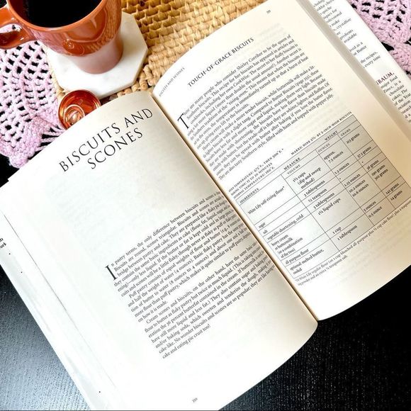 Retro Vintage 90’s The Pie and Pastry Bible Cookbook - Picture 10 of 15